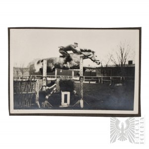 II RP - Photographie de la cavalerie et des hippies