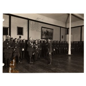 II RP Fotografia Generał Górecki Ceremonia z Podchorążymi Piechoty - Obraz Kossak w Tle