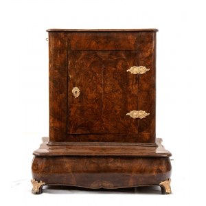Agenouilloir italien Louis XV en racine de noyer