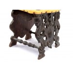 Tête de lit et paire de chaises italiennes sculptées, Renaissance