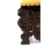 Tête de lit et paire de chaises italiennes sculptées, Renaissance