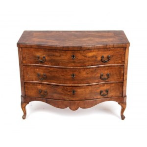 Italian chest of drawers in walnut, Louis XV