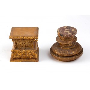 Deux chapiteaux dorés Louis XVI