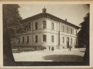 Edward Janusz, View of the building