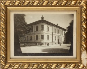 Edward Janusz, View of the building