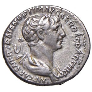 Traján (98-117) Denár - Vavrínovo poprsie s drapériou v...