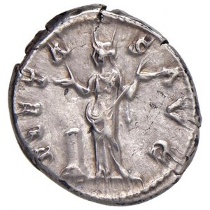 Adriano (117-138) Denario - Testa a d. - R/ La Pietà stante ...