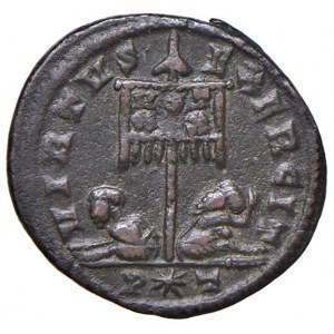 Costantino (307-337) Follis (Ticinum) Busto elmato a d. - R/...