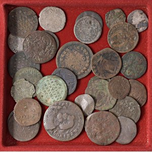 Lotto di monete papali in rame e qualcuna in argento, come d...