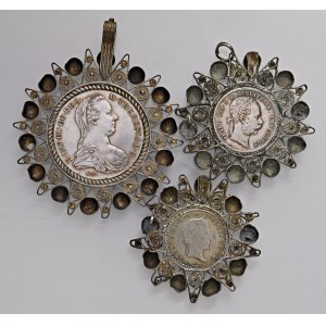 AUSTRIA Lotto di tre monete in belle montature d'epoca. Da e...