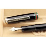 GUCCI -Fountain Pen- Black resin body and cap ...