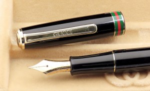 GUCCI -Fontánní pero - tělo a víčko z černé pryskyřice ...