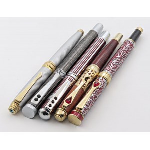 SWAROVSKI CRYSTAL- Stylos/Crayons- Collection Hachette. Lott...