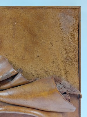 Tadeusz Kobak (1927 - 2015), Płaskorzeźba - forma skórzana - przenikanie