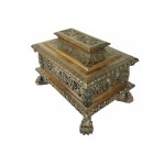 Modèle de coffre d'urne sculptée