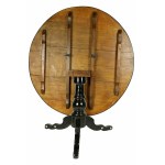 Table à voile ronde en chêne avec plateau et pieds ébonisés. Sur le plateau, inserts circulaires en os