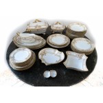 Servizio da pranzo mistilineo da sei con finitura a rilievo in oro della Pirker & Hammer