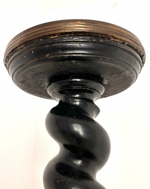 Ebonized wood twist column resting on round base raised on three feet