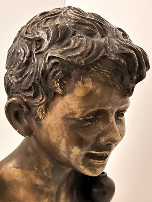 Giovanni De Martino (Neapol, 1870 - Neapol, 1935), Rzeźba Scugnizzo z oksydowanego brązu