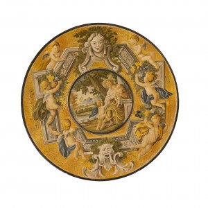 Grande piatto di ceramica lumeggiato in argento con al cavetto rappresentata l'Allegoria della Carità
