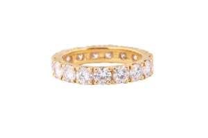 Ring with diamonds