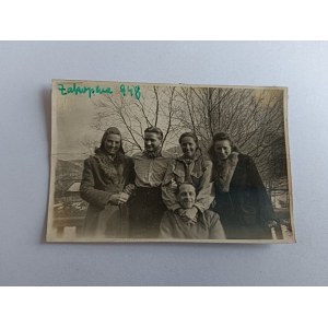 FOTO POHŘBENÁ SKUPINA LIDÍ 1948