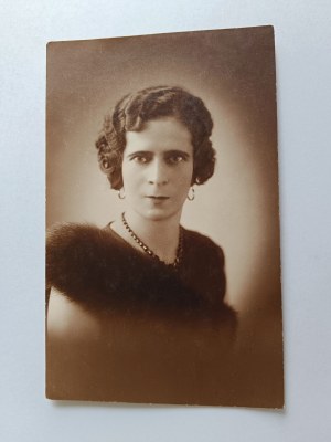 FOTOGRAFIE VARŠAVSKÉ ŽENY, PŘEDVÁLEČNÁ