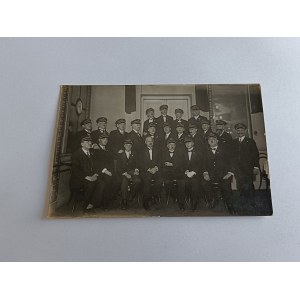 FOTOGRAFIE SKUPINY MUŽŮ V UNIFORMÁCH, PŘEDVÁLEČNÁ