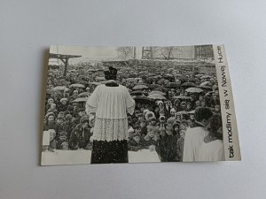 OBRÁZEK CIHLOVÉHO KRAKOVA, NOVÁ HUTA, STAVBA KOSTELA, KNĚZ JÓZEF GORZELANY
