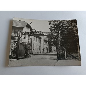 POCZTÓWKA PRL OŚWIĘCIM AUSCHWITZ BRZEZINKA BIRKENAU HITLEROWSKI OBÓZ ZAGŁADY, BRAMA WJAZDOWA
