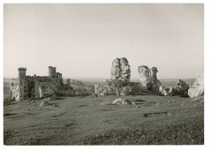 Ogrodzieniec - Photography by H. Poddębski. Castle ruins and rocks (106)