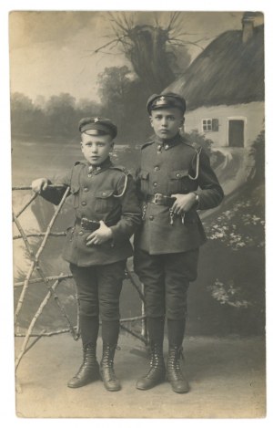 Scouts of the 42nd Scout Troop, Warsaw 1919. Photo: Zacheta, Warsaw (119)