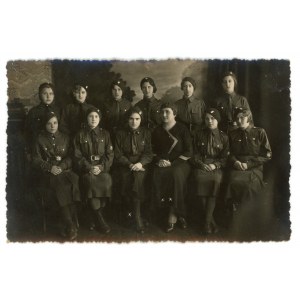 Zdołbunów, oddział żeński Zwiazku Strzeleckiego, 1934. Podpisane (203)