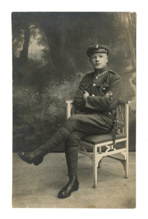 Soldier with a bayonet, Piotrkow 1919 (403)