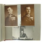 Album foto po gen. Florianie Grabczyńskim, wręczenie sztandaru 8 PAC w Toruniu (840)