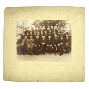 Fotografia zbiorowa grona pedagogicznego oraz uczniów szkoły nr 578, II RP.(878)