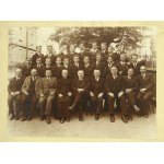 Fotografia zbiorowa grona pedagogicznego oraz uczniów szkoły nr 578, II RP.(878)