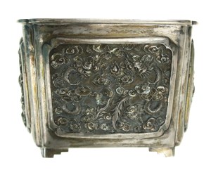 Sugar bowl with dragon. China, Empire. Silver (434)