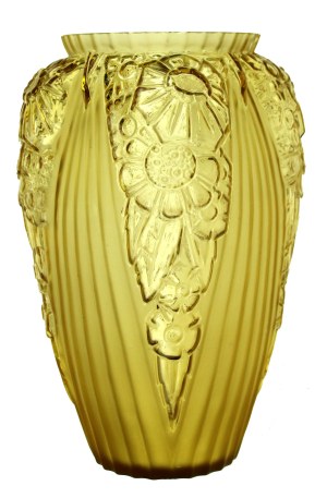 Niemen Glassworks, Vase, 1930s. (316)