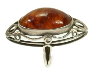 Ring with amber, Metalwork M1 (102)