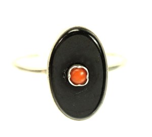 Ring with coral and onyx. Glass, Sopot (115)
