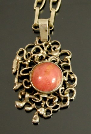 Pink stone pendant on chain, ORNO (138)