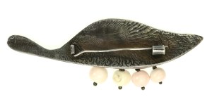 Leaf-shaped brooch with pink agate beads, ORNO (142)