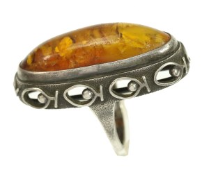 Ring with fish motif and amber, ORNO (144)