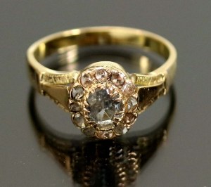 Ring with aquamarine and diamonds. GOLD (212)