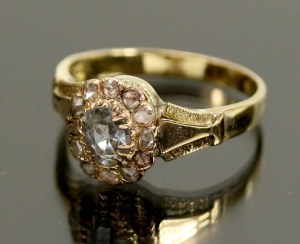 Ring with aquamarine and diamonds. GOLD (212)