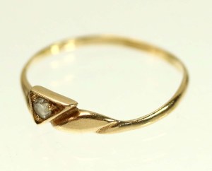 Ring with zirconia. GOLD (213)