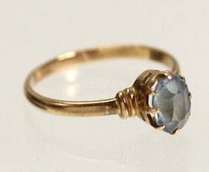 Topaz ring. Gold (218)