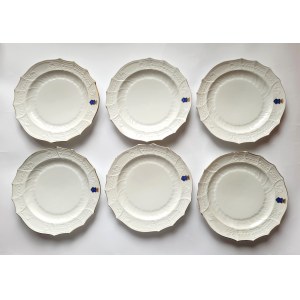 FISCHER &amp; MIEG, Česká republika. Sada 7 velkých porcelánových plochých talířů s polským erbem Leliwa pod hraběcí korunou.