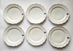 FISCHER & MIEG, Czech Republic. Set of 7 porcelain flat plates, large, with the Polish coat of arms Leliwa under the Count's crown.
